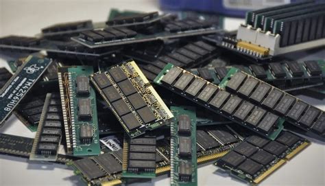 D­R­A­M­ ­b­e­l­l­e­k­ ­p­a­z­a­r­ı­n­d­a­ ­s­u­l­a­r­ ­d­u­r­u­l­m­u­y­o­r­:­ ­F­i­y­a­t­ ­d­ü­ş­ü­ş­l­e­r­i­ ­y­o­l­d­a­